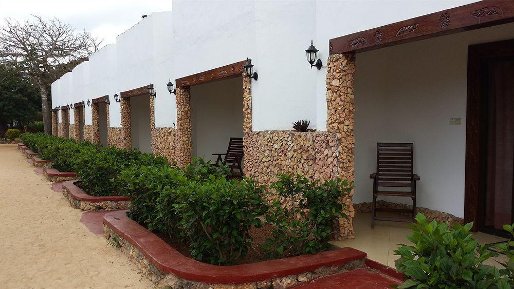 Baobab Beach Resort Нунгви Екстериор снимка