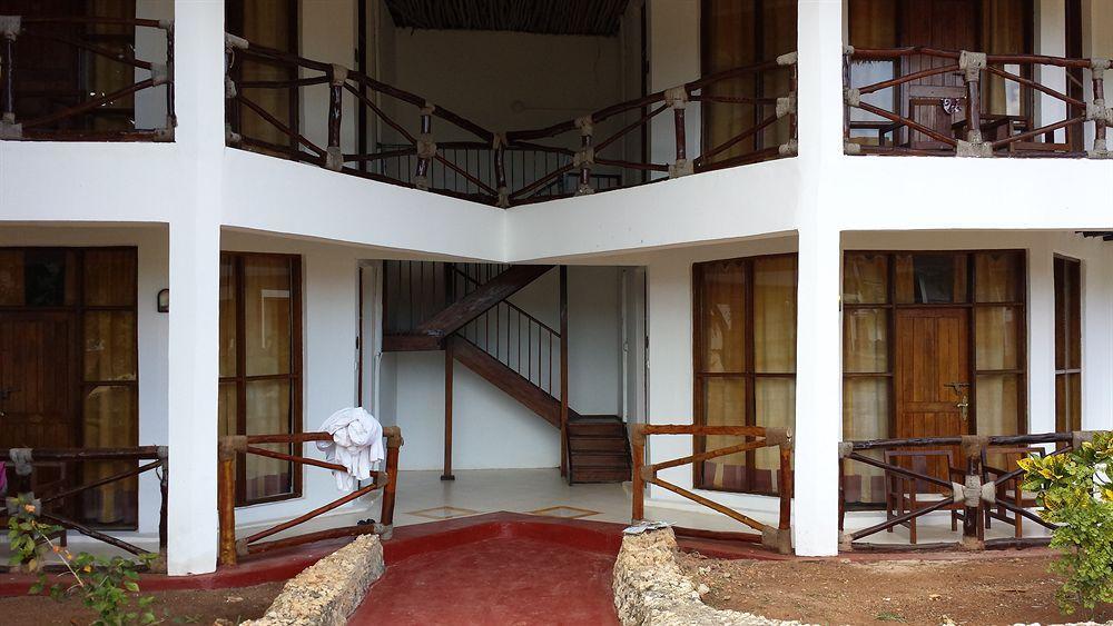 Baobab Beach Resort Нунгви Екстериор снимка