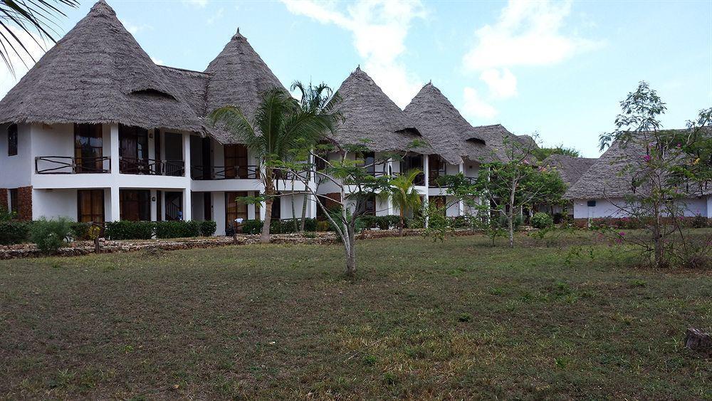 Baobab Beach Resort Нунгви Екстериор снимка
